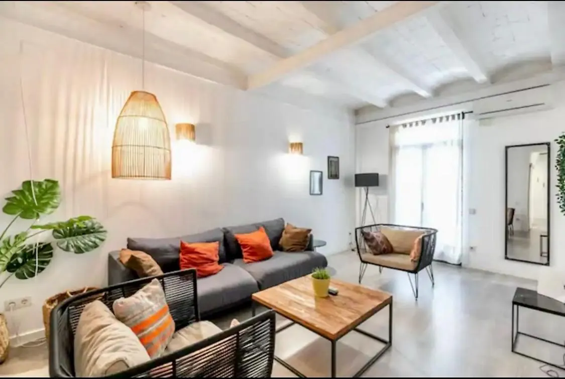Stylish Apartment In Placa Espanya contacts